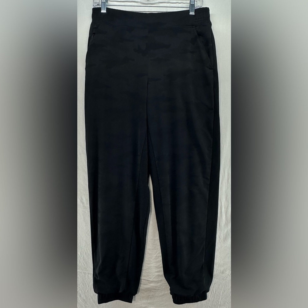 Athleta Textured Brooklyn Jogger Lined Black Camo Casual Athletic Pants Size 8